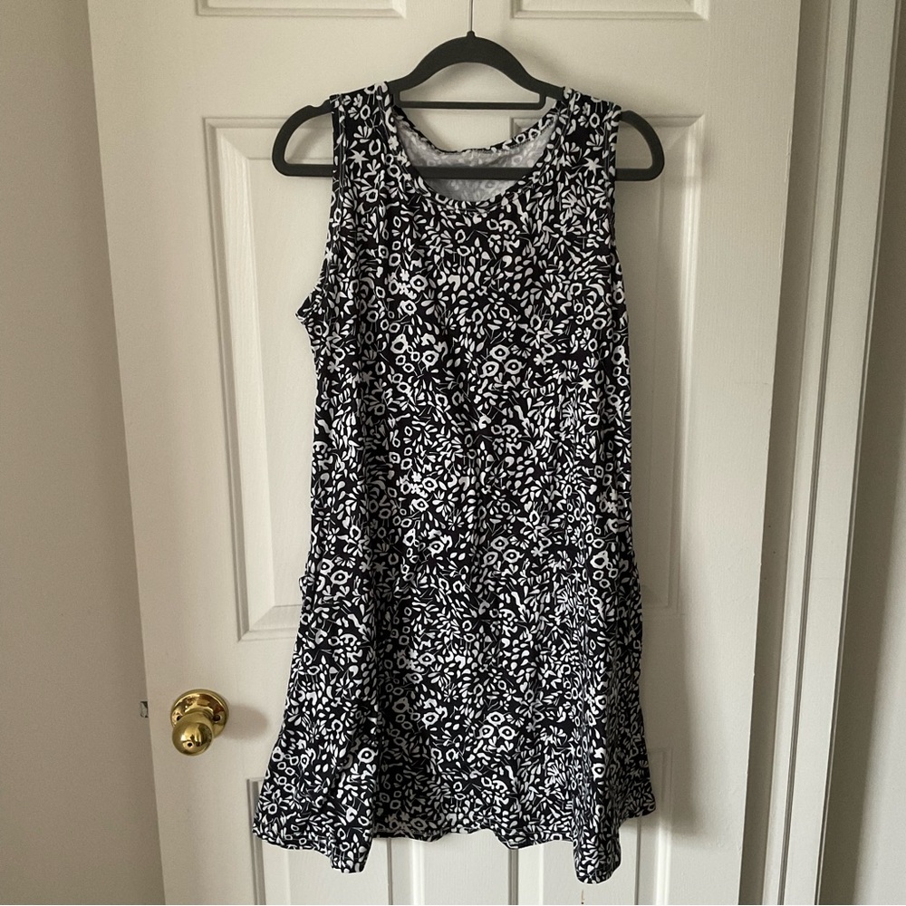 Black and White Floral Swing Dress, Size Large